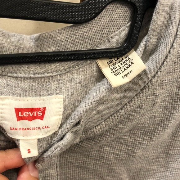 Levi’s Long Sleeve Tee - Picture 3 of 4